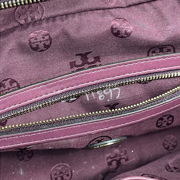 Tory Burch Priscilla Plum Leather Shoulder Bag Purse Envelope Flap - Picture 12 of 17